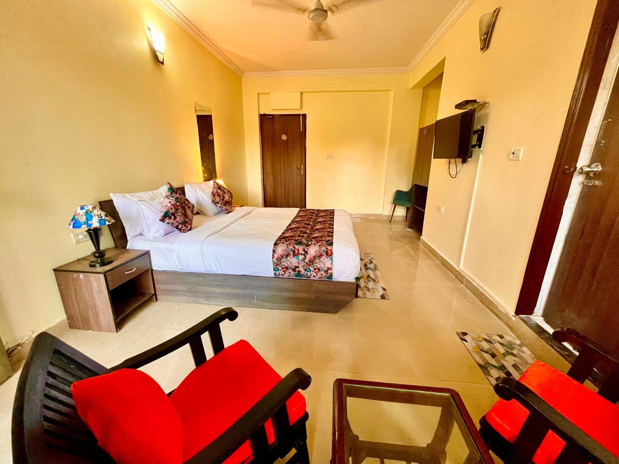 The Calagute Beach Resort By Shivam Resort 1 Km From Beach Кандолим Екстериор снимка