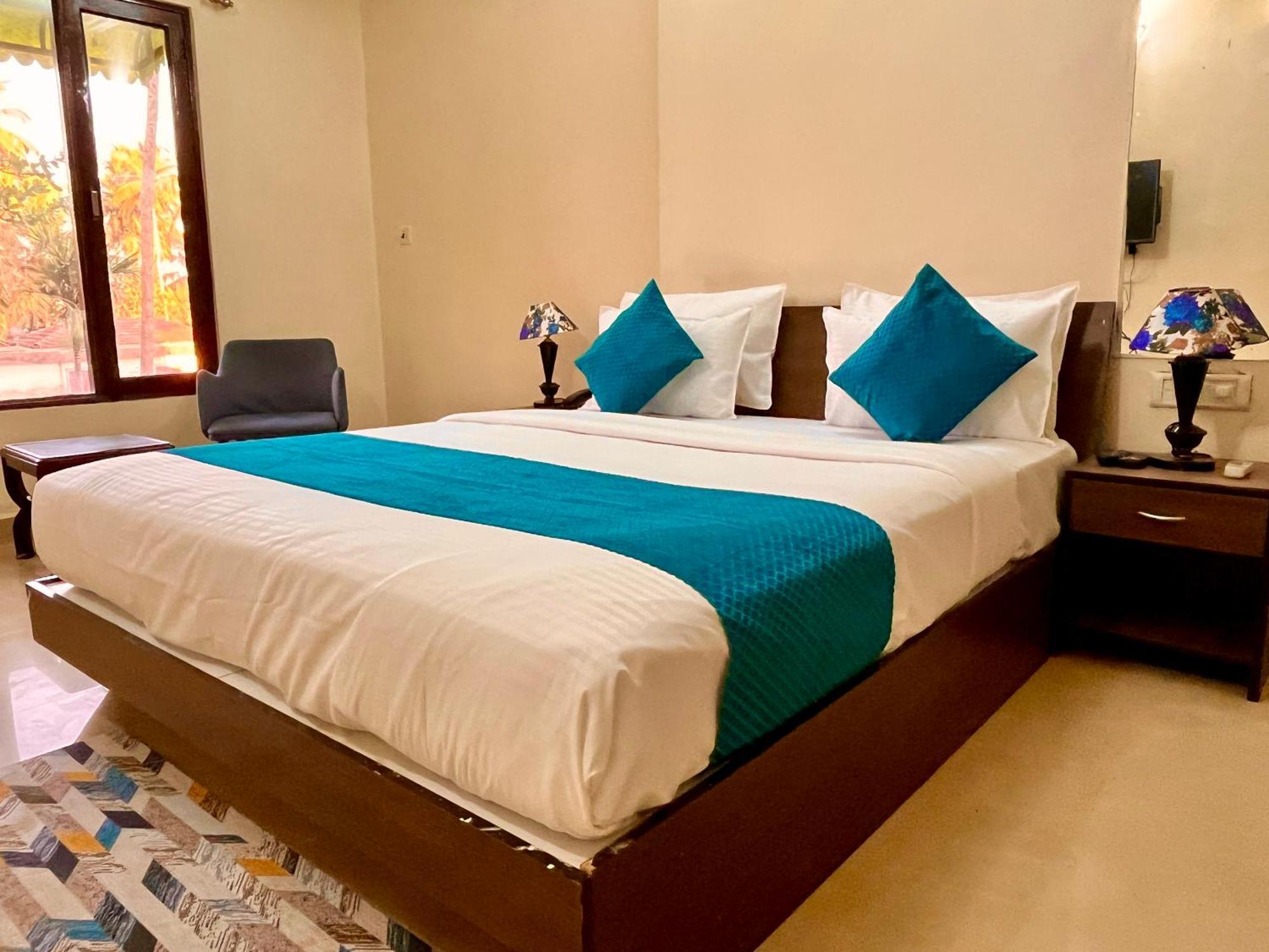 The Calagute Beach Resort By Shivam Resort 1 Km From Beach Кандолим Екстериор снимка
